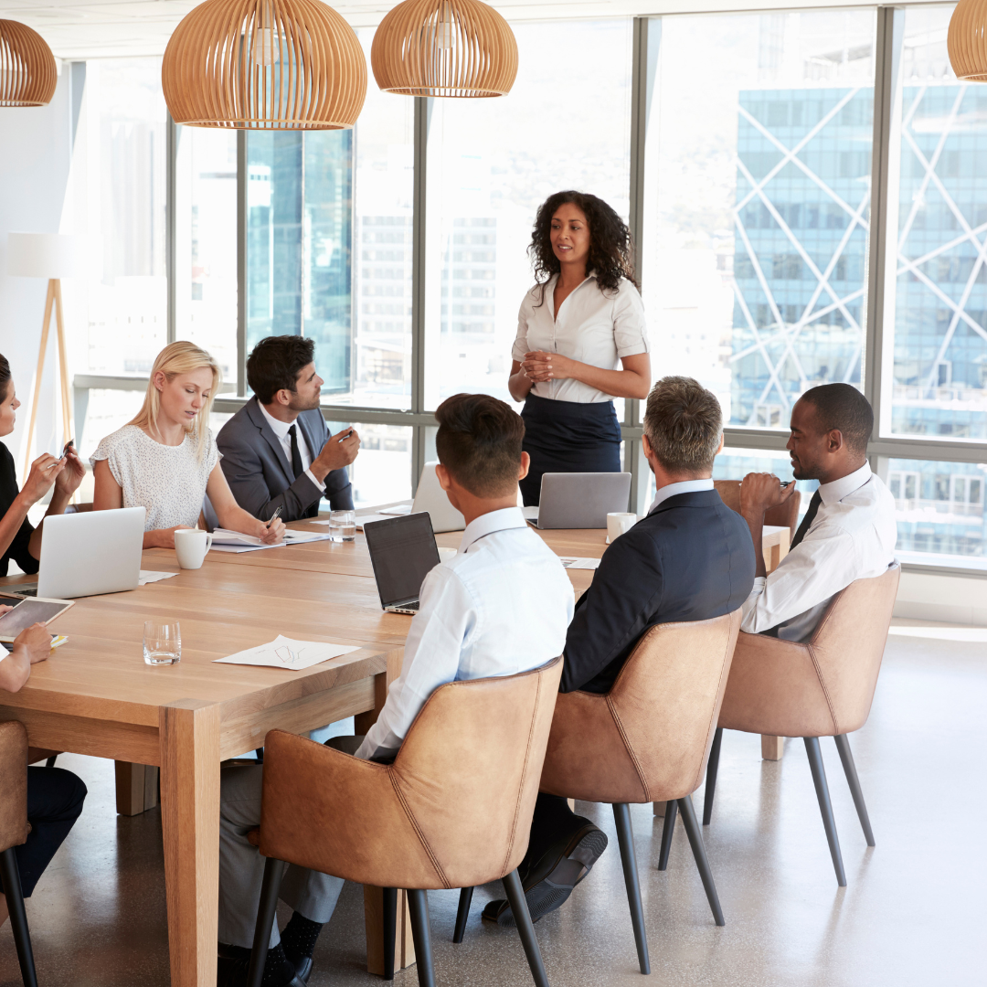 Waarom een officemanager onmisbaar is als jouw team hybride werkt